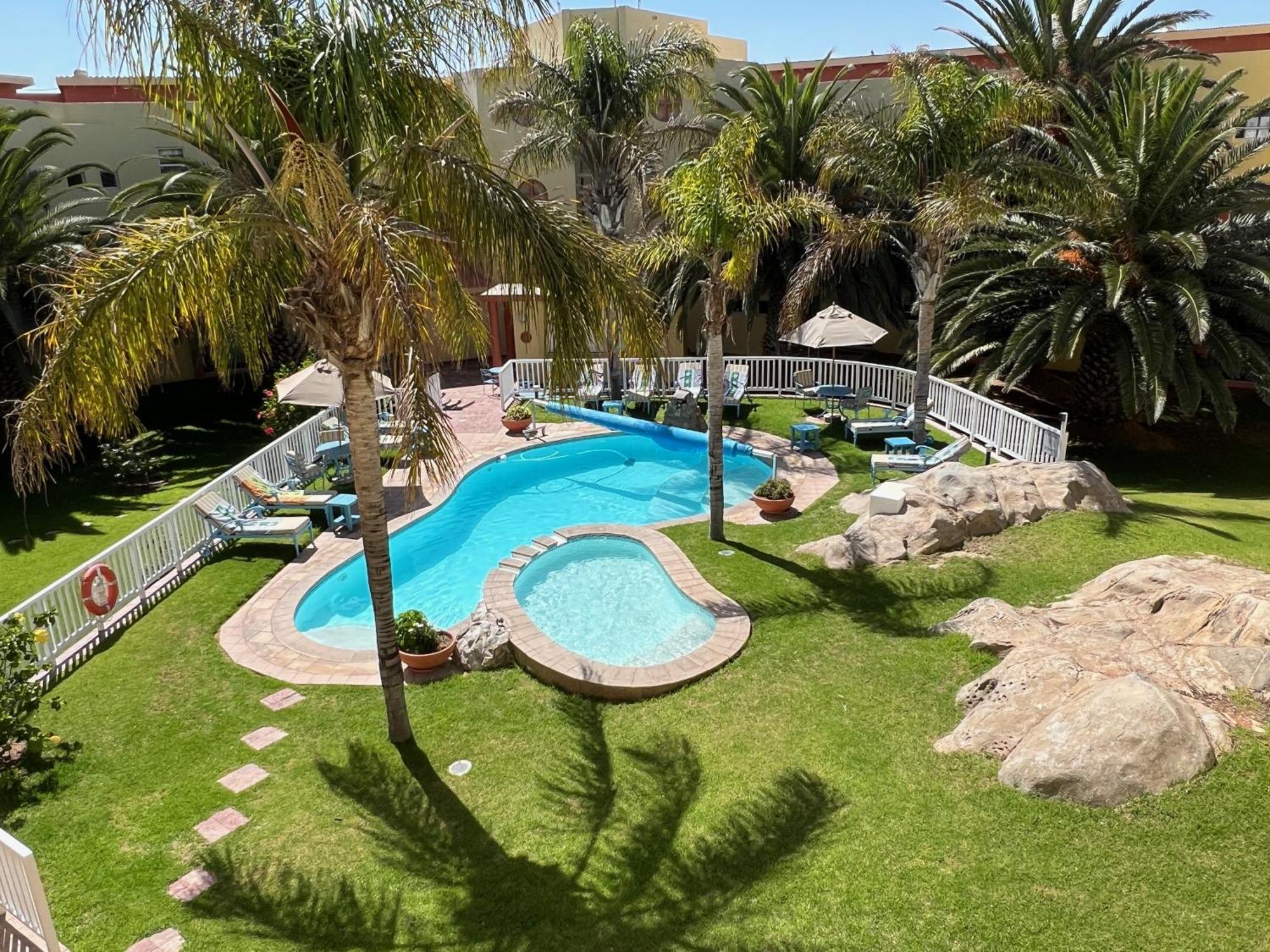 Luederitz Nest Hotel エクステリア 写真